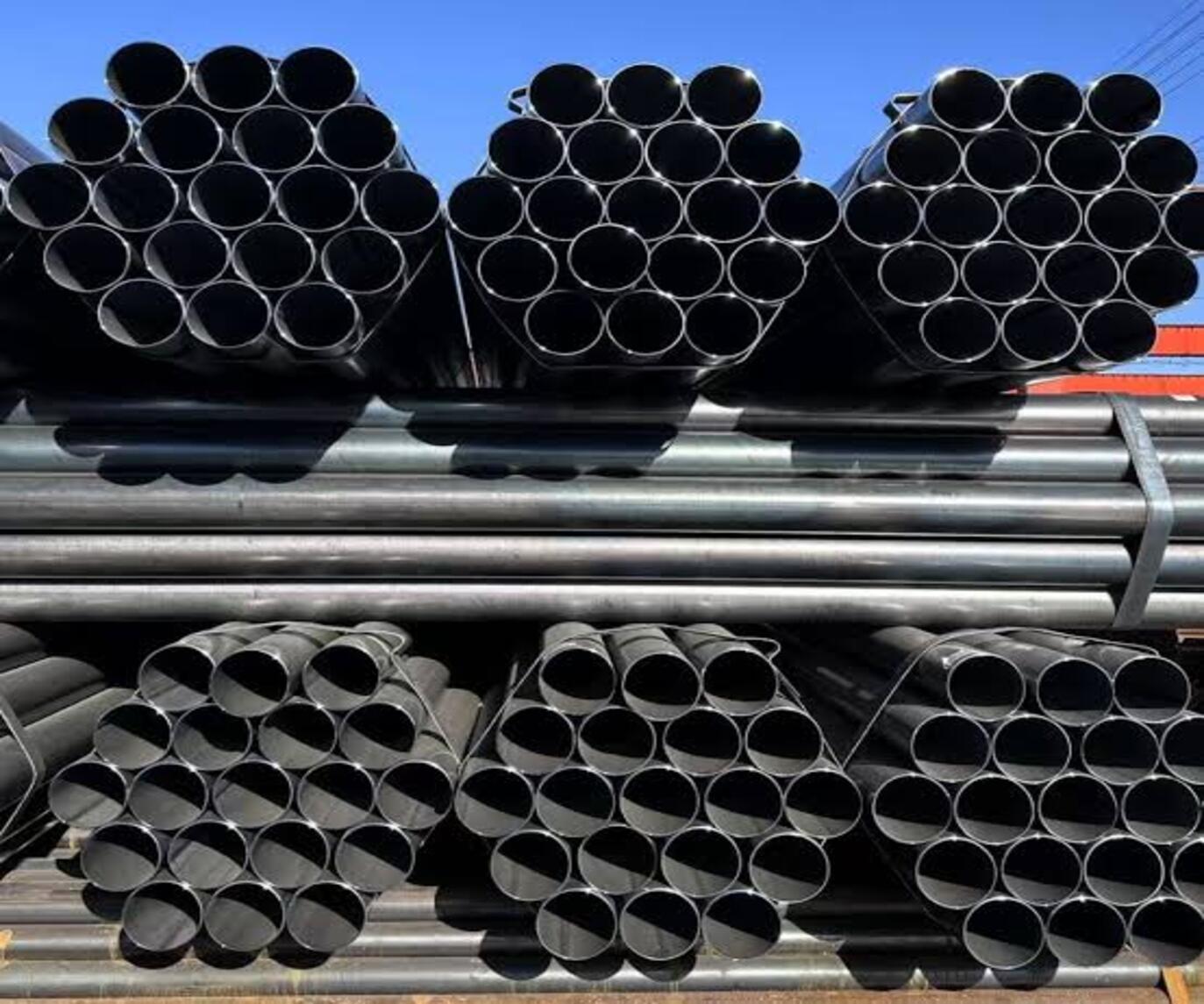 What are the applications of ASTM A500 round tubes in mechanical manufacturing and equipment frames?