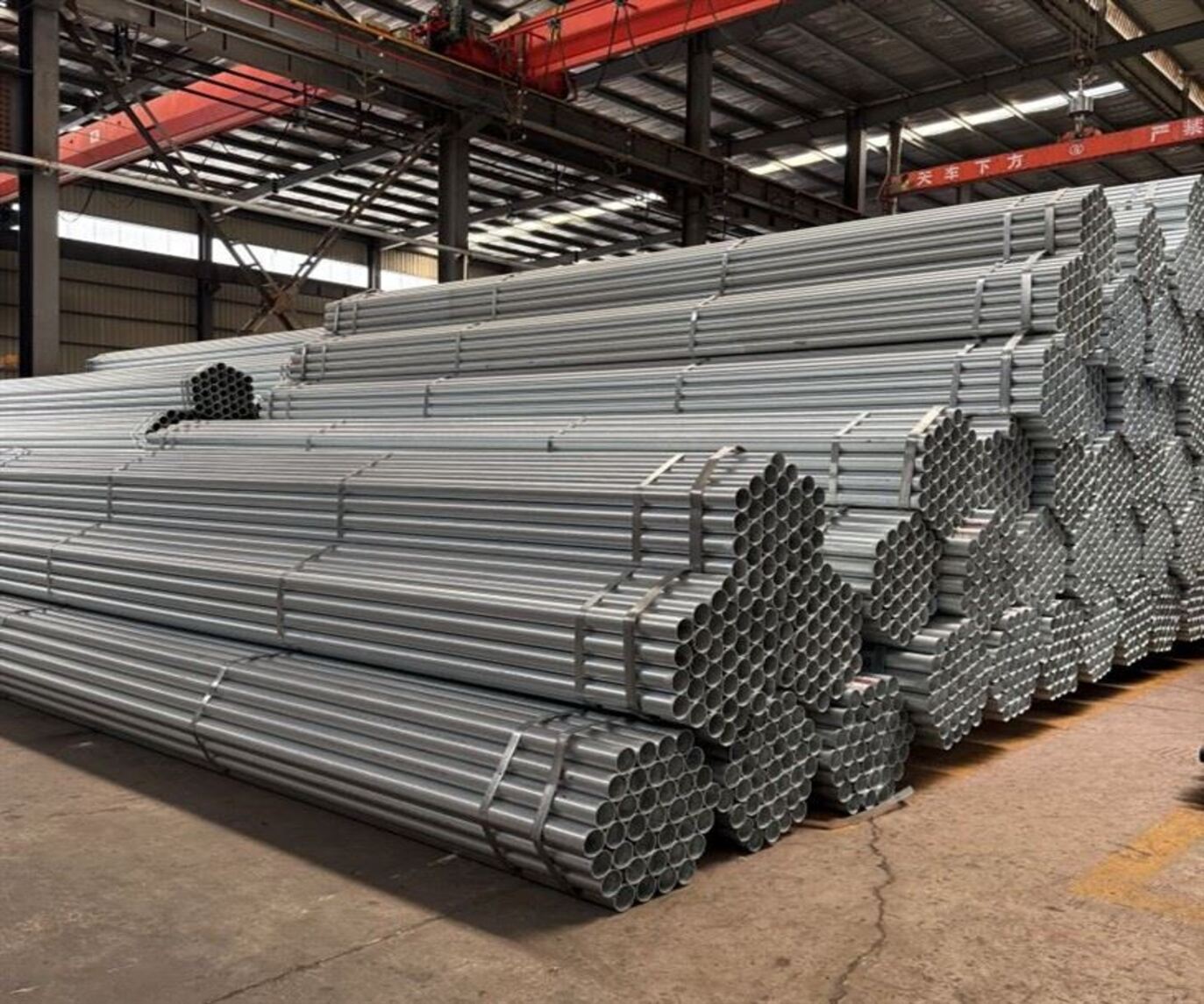 What is the difference between black iron steel pipe and galvanized steel pipe?